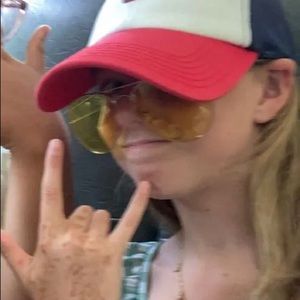 Meet your Posher, Claire